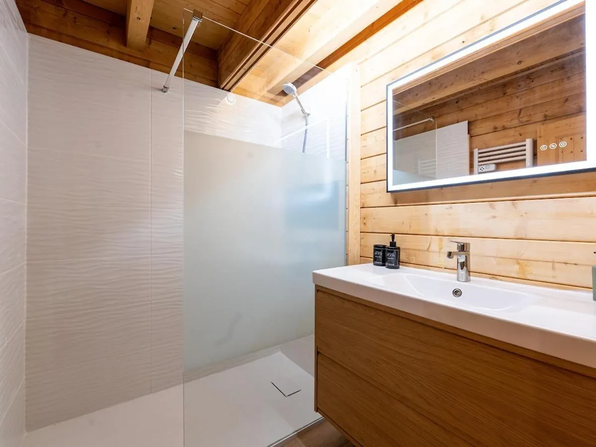 Chalet Des Cimes Ideal For Mountain Biking & Skiing Morillon Samoeens 0*,  France